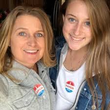 Leah Rinehart's Instagram, Twitter & Facebook