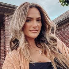 Alanna Schaefer's Instagram, Twitter & Facebook