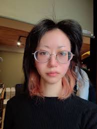 Girls with glasses」おしゃれまとめの人気アイデア｜Pinterest｜Patrick Rossiter【2025】