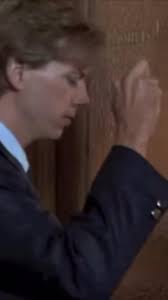 Behind the scenes in 1987 Predator, with Jesse Venture & Arnold  Schwarzenegger arguing over arm size.