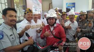 You can get the cara masuk pegawai samsat here. Cuma 5 Menit Inovasi Baru Samsat Drive Thru Pertama Di Tabanan Pancar Pos