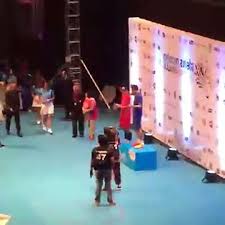 Share to twitter share to facebook share to pinterest. Rosmah Kena Sorak Di Stadium Melawati Video Dailymotion