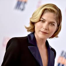 Selma blair ретвитнул(а) more than a vote. Selma Blair Has A Chic Bowl Cut Now Allure