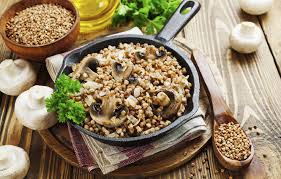 Hrișca are un indice glicemic scăzut și nu conține gluten, ceea ce o recomandă pentru curele de slăbire, notează clickpentrufemei.ro. Dieta Cu Hrisca Ce Trebuie Sa Stii Despre Aceasta