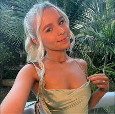 Chloe Buckley's Instagram, Twitter & Facebook