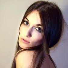 Lisa Levi's Instagram, Twitter & Facebook