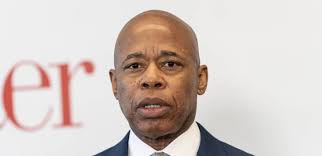 Le maire de New York met en garde les partisans de Donald Trump avant sa  comparution