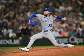 Royals pull out victory over Mariners in slugfest