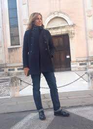 La nota giornalista è stata la protagonista del primo e rivoluzionario tg 5 capitanato da enrico mentana, lanciato il 13 gennaio 1992. Photos And Videos By Cristina Parodi Cristina Parodi Twitter Fall Winter Outfits Outfits Outerwear
