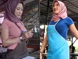 10 gaya marion jola pakai tank top, bikin susah kedip www.brilio.net. Viral Pelayan Berjilbab Tapi Pakai Baju Lengan Pendek Ketat Netizen Salfok Dan Menghujat Indozone Id