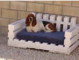 24 Utilisations Incroyables De Vieilles Palettes En Bois Lit Pour Chien En Palettes Palette Bois Mobilier Pour Chien