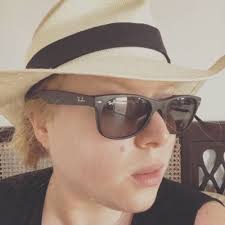 Daisy Walsh (@Petalstomp)