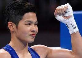 ติดตามชม live หรือ การถ่ายทอดสด การแข่งขัน มวยสากลสมัครเล่น รอบ 16 คนสุดท้าย ระหว่าง ใบสน มณีก้อน นักชกสาววัย 18 ปี ทีมชาติไทย พบกับ กู่ ฮอง นักชก. Al Z4kx42ldnfm