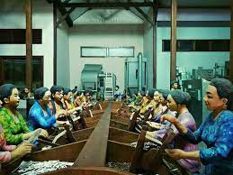 Museum kretek kudus menempati lahan seluas 2,5 hektar di desa getaspejaten, kecamatan jati, kabupaten kudus. Museum Kretek Kudus Cakrawala Tour Wisata
