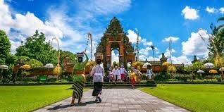 Yang lebih penting kata bijak dan kata mutiara sunda bukan sekadar untuk status medsos tapi untuk motivasi diri agar hidup menjadi lebih baik dan berguna bagi sesama. 17 Kata Kata Bali Bijak Beserta Artinya Rayuan Dan Perjuangan Tolak Reklamasi Kapanlagi Com