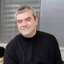 Yılmaz özdil, i̇zmir atatürk lisesi'nin ardından ege üniversitesi basın yayın yüksek okulu gazetecilik bölümünden mezun olmuştur. Yilmaz Ozdil Eserleri Idefix