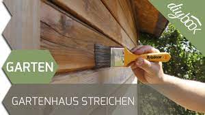 Holz altern lassen hier die moglichkeiten im vergleichstest. Gartenhaus Neu Streichen Grundieren Und Lasieren Youtube