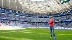 Udo samel spielte außerhalb seiner theaterarbeit in zahlreichen filmen. Peter Stoger Logisch Ist Die Austria Ein Thema