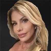 Lea Kaplan's Instagram, Twitter & Facebook