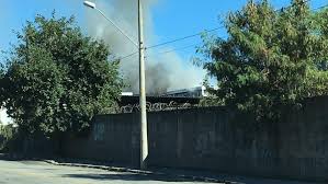 Segundo o corpo de bombeiros, fogo começou por volta das 11h no imóvel de uma empresa de reciclagem de plástico. Bombeiros Registram Incendios Em Galpao E Em Industria De Barueri Grande Sp Sao Paulo G1