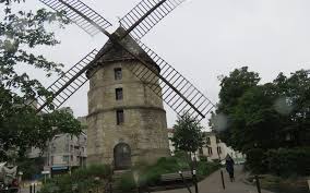 Ivry Le Moulin De La Tour Etait Deplace Il Y A Quarante Ans Le Parisien