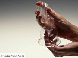 Allongée, assise ou debout avec un pied posé sur une chaise. Preservatif Feminin Mode D Emploi Femme Actuelle Le Mag