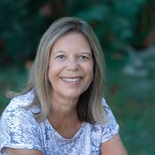 Gail Estes's Instagram, Twitter & Facebook