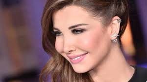 وأكدت أم محمد أن ابنها كان يعمل في فيلا نانسي، وكان يتحدث لابنته بإعجاب عن الفيلا التي تعادل مساحتها مساحة بلدته في إدلب حسب أم وكانت وسائل إعلام لبنانية أعلنت منذ الأحد الماضي أن لصا اقتحم منزل نانسي عجرم في نيو سهيلة كسروان وأن زوجها، فادي الهاشم. ØµÙˆØ±Ø© ØªØ¬Ø³ Ø¯ Ø£Ù…ÙˆÙ…Ø© Ù†Ø§Ù†Ø³ÙŠ Ø¹Ø¬Ø±Ù… Ù…Ø¹ Ø§Ø¨Ù†ØªÙ‡Ø§ Ø¥ÙŠÙ„Ø§ Lebanon