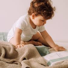 Mein absolutes lieblingsprodukt ist die naïf sonnencreme für baby & kids. Box Mit Plastikfreien Feuchttuchern Fur Korper Und Gesicht Naif Naifcare Com