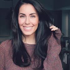 Lisa Hoffmaster's Instagram, Twitter & Facebook