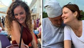 Baggio's wife, andreina fabbi (they married last year), is showing the newly born valentina to the camera on december 1990 in vicenza, italy. Valentina Baggio Celebra L Amore Dei Genitori Fidanzatini Dopo 30 Anni Perizona Magazine