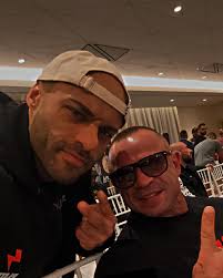 Few more hours to go…💪🏼🔥 @mrolympiallc #212showdown . .. ‎ساعات قليلة  تفصلنا عن المشاركة باكبر حدث عالمي لمحترفين كمال الاجسام مستر اولمبيا  🔥💪🏼 دعواتكم لنا بالتوفيق 🙌🏼❤️ . .. Coach: @teambowss Team: @