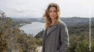 Lise realizes that she is involved in a double investigation, finding out what happened to chloe may also explain what happened to ana and marion. Audience Le Mystere Du Lac Sur Tf1 La Serie Enigmatique Nouveautes Tele Com