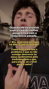 💬 — Qual o seu nome, gostoso? — Lance. Lance Moreau. — Muito bem, Lance. O  trote vai começar com você. Tire todas as suas roupas. Depois, vai deixar  todas nós pintarmos