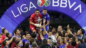 A días de que comience el apertura 2021, cruz azul ha revelado su nuevo jersey de local para la siguiente temporada. Cruz Azul Vence A Santos Y Se Corona Campeon Del Futbol Mexicano Tras 23 Anos De Sequia El Economista