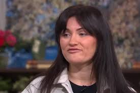 Billie Shepherd picks sides with a kiss for Sam as they close ranks amid  voicenote drama