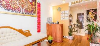 Massage du dos, massage traditionnel , massage aux huiles essentielles, massage aux epierres chaudes, massages duo, réflexologie plantaire, massage amincissant, massage anticellulite, massage lifting. Le Top Des Salons De Massage A Paris 15eme Arrondissement Toot Sweet
