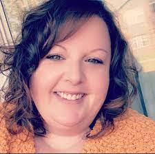 Keri Randall's Instagram, Twitter & Facebook