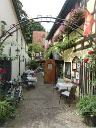 Pin Von Spundloch Das Hotel Weinre Auf Das Weinrestaurant In Veitshochheim Bei Wurzburg Stadte Reise Veitshochheim Urlaub