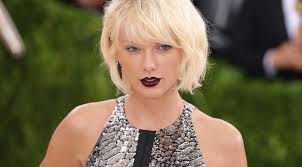 السرقة والتنمر والخيانة، تفاصيل أزمة تايلور سويفت بالكامل | غرازيا الشرق  الأوسط