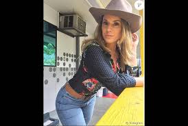 She was a finalist on the reality show popstars of sbt. Maira Charken Mostrou Em Seu Instagram Bastidores Das Gravacoes De Video Show Purepeople