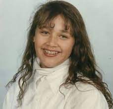 19 Celebrities Who Survived Their Awkward Phase Rashida Jones Celebrities With Braces Celebrity Yearbook Photos