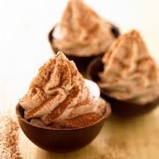 Mousse De Carambar Pour 4 P 200 G De Chocolat Blanc Patissier 8 Carambars 6 Oeufs 1 Pincee De Sel Recette Delicieux Desserts Recette Mousse