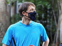 Diese rücksichtslosen selbstgerechten jungen leute gefährden sich und andere, wobei sie natürlich wissen, dass andere schwerer erkranken würden als. Karl Lauterbach Undercover Journalist Zeigt Spd Politiker Ganz Privat Auf Einmal Klingelt Sein Handy Politik