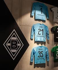 Buy borussia monchengladbach football shirts and get the best deals at the lowest prices on ebay! Fohlenshop Im Borussia Park Arch22 Bogenrieder Crumbach Kugel