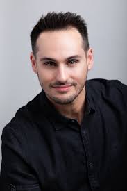 Jared Kahn's Instagram, Twitter & Facebook