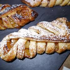 Jalousie Aux Pommes Caramelisees Flambees Au Calvados Recette Gateaux Et Desserts Recette Cuisine Et Boissons
