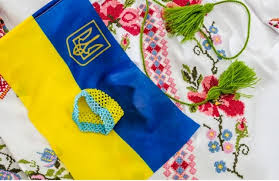 В моїй колекції вже чимало різних вишиванок, старовинних і сучасних, суконь з національними мотивами і сорочок з закладеним в вишивку змістом. Privitannya Z Dnem Vishivanki 2020 Listivki Kartinki Virshi Ta Proza