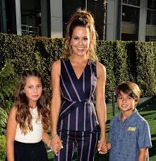 ℹ️ find victoria elizabeth bateman photo related websites on ipaddress.com. Jason Bateman S Family Attends His Star Ceremony Picture Stars With Their Families Abc News