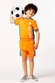 Mooie oranje vlaggenlijn xl met voetbal opdruk de oranje vlaggenlijn is 8 meter lang Ek Voetbal Kindershort Oranje Hema